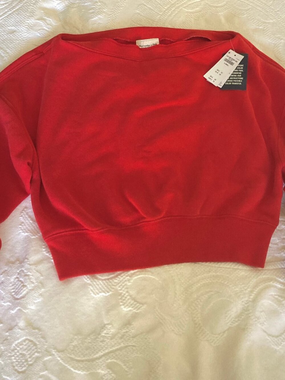 ABERCROMBIE & FITCH SOFT A&F COLLECTION RED CROPPED SWEATSHIRT, NEW WITH TAGS